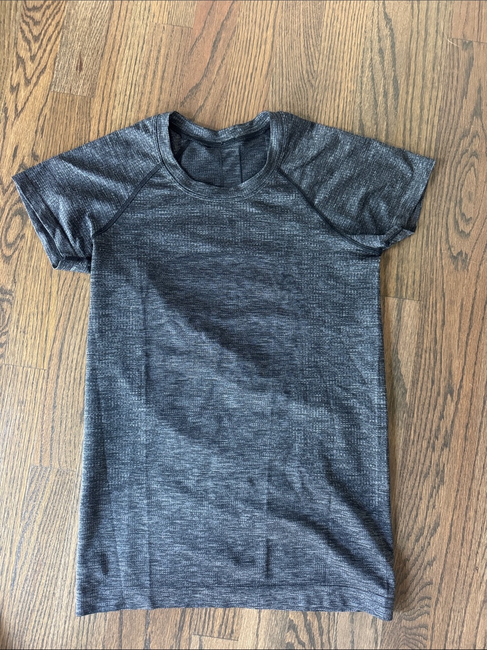 Women’s lululemon t-shirt